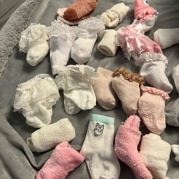 39 EUC nwot pairs baby girl newborn-3 months socks frilly socks fancy socks - Picture 7 of 13